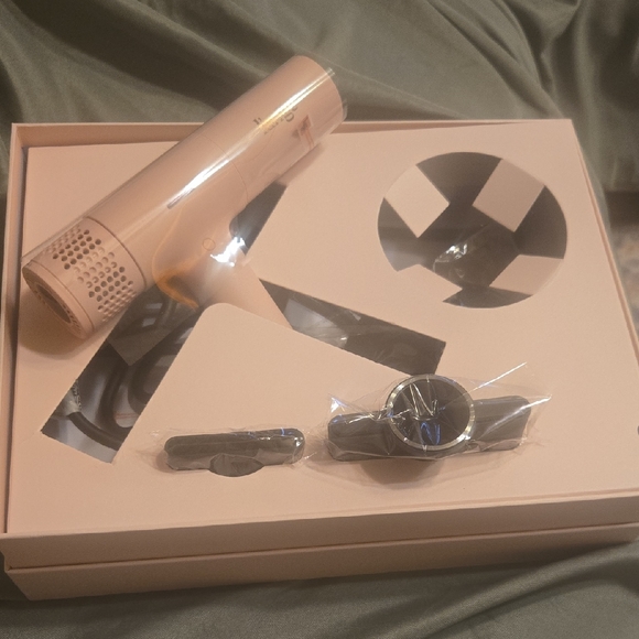 Stylish Pink Hair Dryer Set From Lange